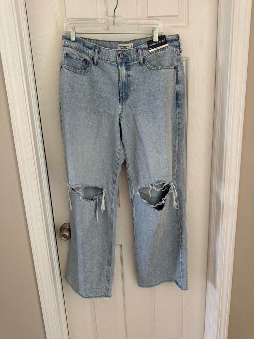 Abercrombie Ultra light Loose Light Wash Ripped Women's Jeans